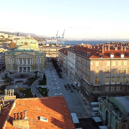 Fast Friend - Cozy Apartment In The Center With Private Garage Fiume Esterno foto