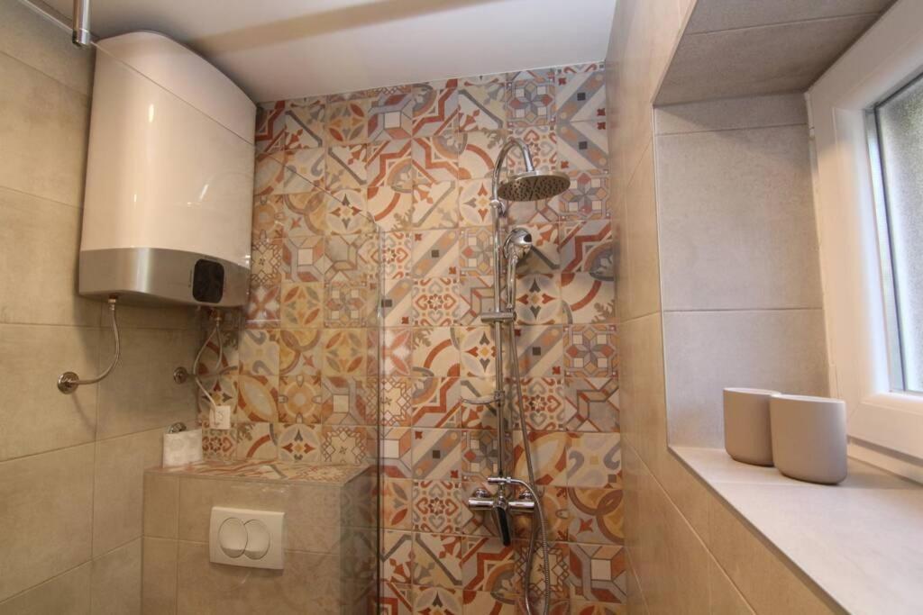 Fast Friend - Cozy Apartment In The Center With Private Garage Fiume Esterno foto