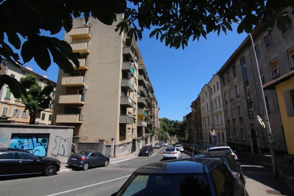 Fast Friend - Cozy Apartment In The Center With Private Garage Fiume Esterno foto
