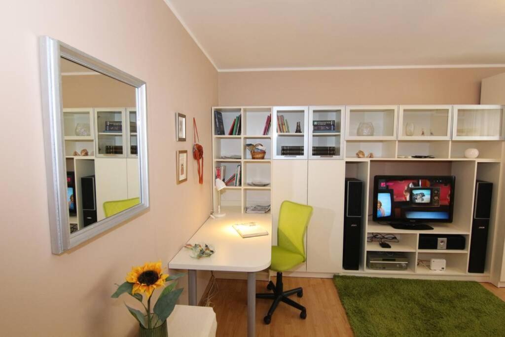Fast Friend - Cozy Apartment In The Center With Private Garage Fiume Esterno foto