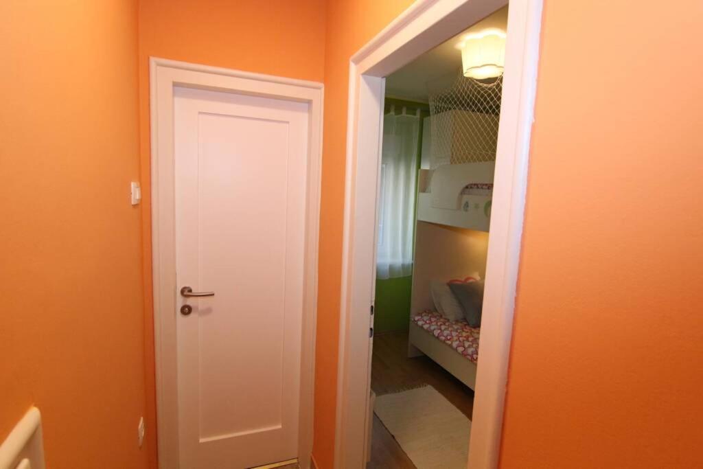 Fast Friend - Cozy Apartment In The Center With Private Garage Fiume Esterno foto