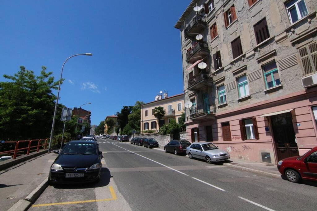 Fast Friend - Cozy Apartment In The Center With Private Garage Fiume Esterno foto