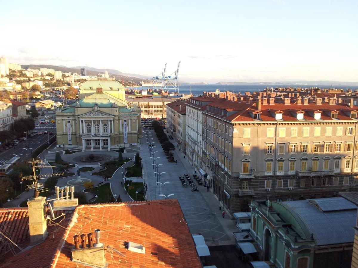 Fast Friend - Cozy Apartment In The Center With Private Garage Fiume Esterno foto
